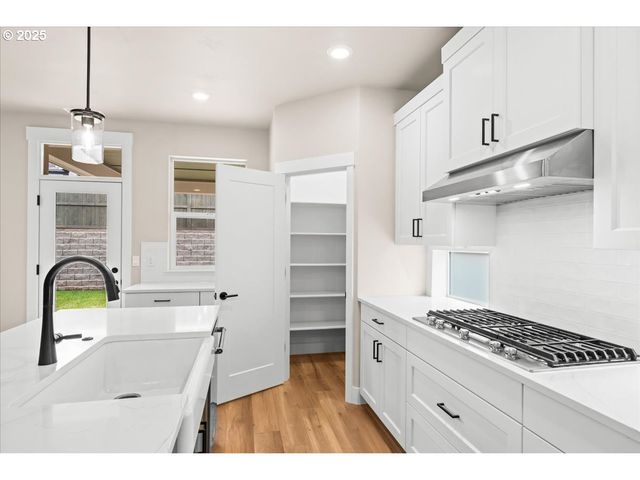 7236 Se BENEDICT St, Hillsboro, OR 97123