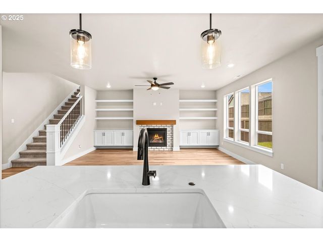 7236 Se BENEDICT St, Hillsboro, OR 97123