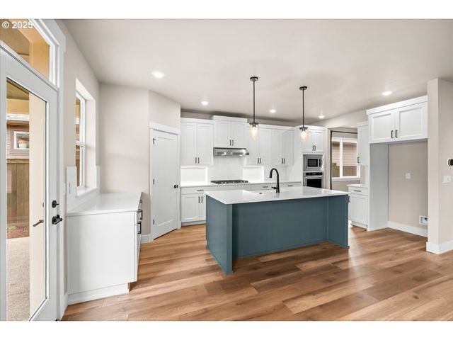 7236 Se BENEDICT St, Hillsboro, OR 97123