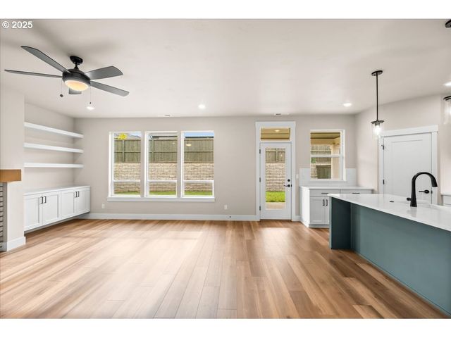 7236 Se BENEDICT St, Hillsboro, OR 97123