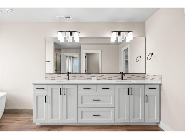 7236 Se BENEDICT St, Hillsboro, OR 97123