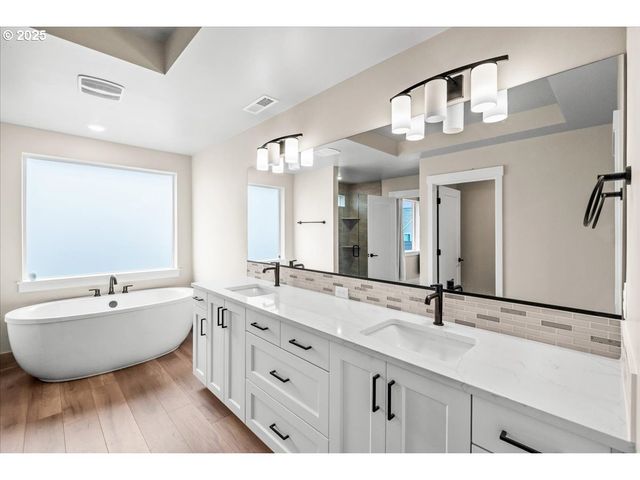 7236 Se BENEDICT St, Hillsboro, OR 97123