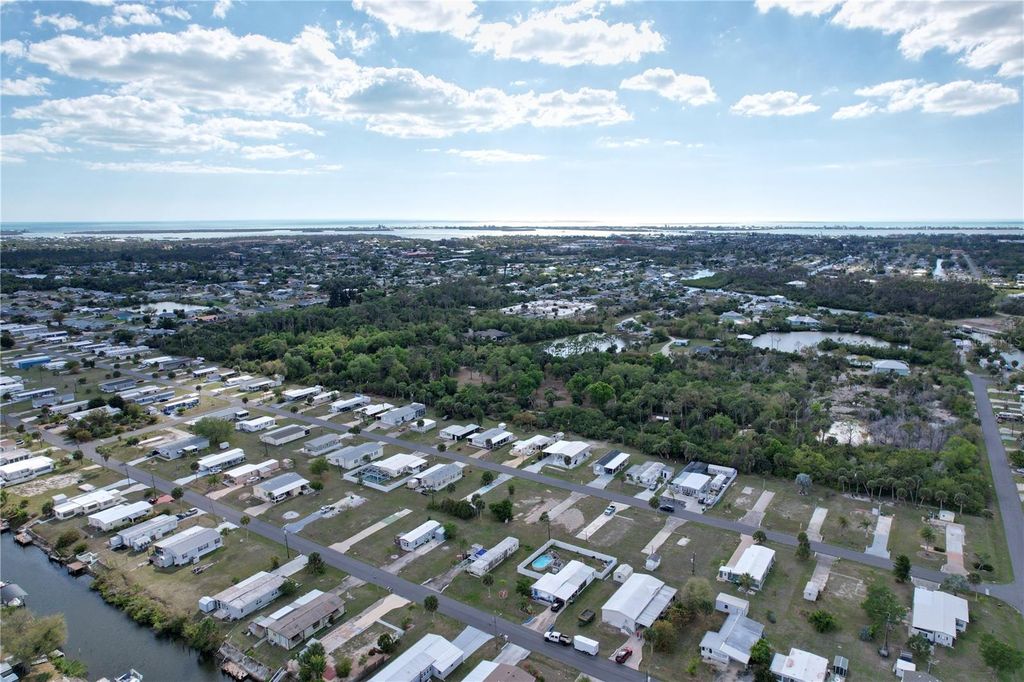 Image 12 of property listing at 1276 SEAGULL DRIVE, Englewood, FL 34224