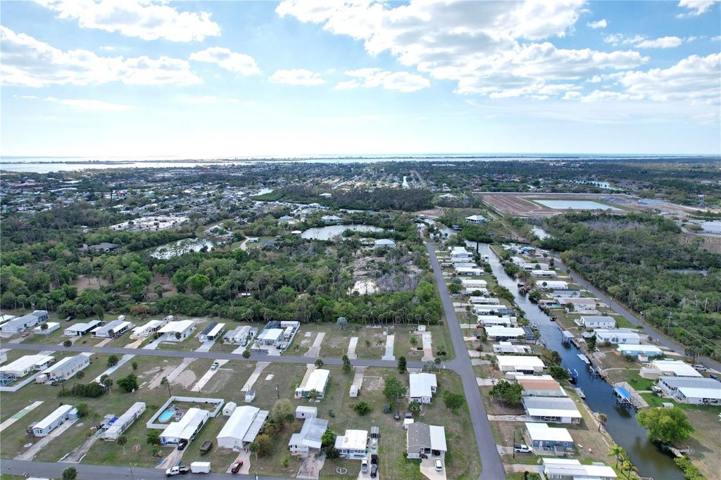 Image 13 of property listing at 1276 SEAGULL DRIVE, Englewood, FL 34224