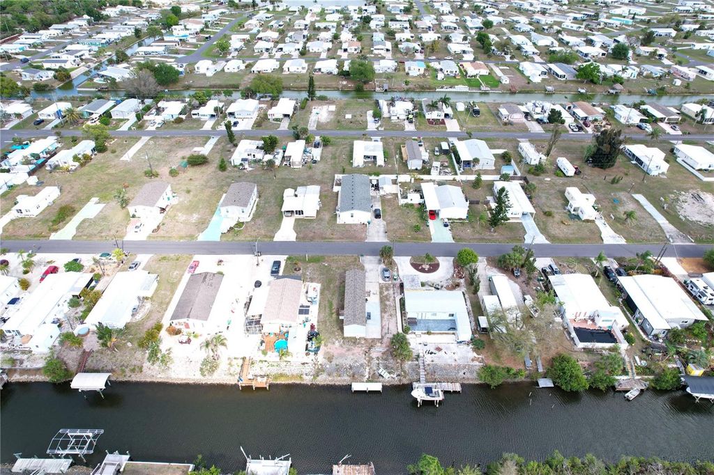 Image 15 of property listing at 1276 SEAGULL DRIVE, Englewood, FL 34224