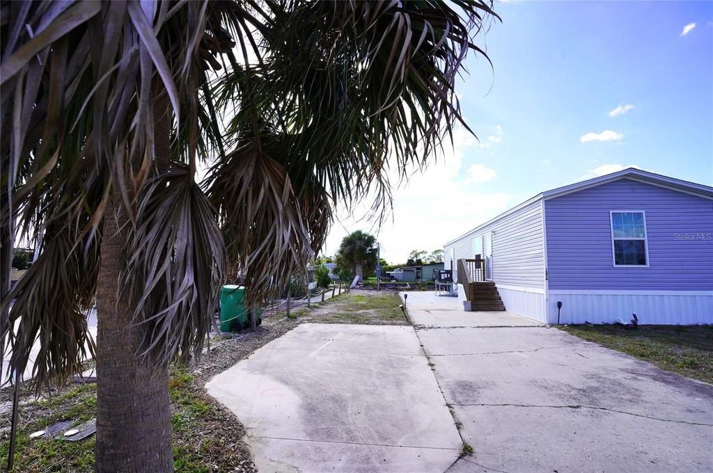 Image 3 of property listing at 1276 SEAGULL DRIVE, Englewood, FL 34224