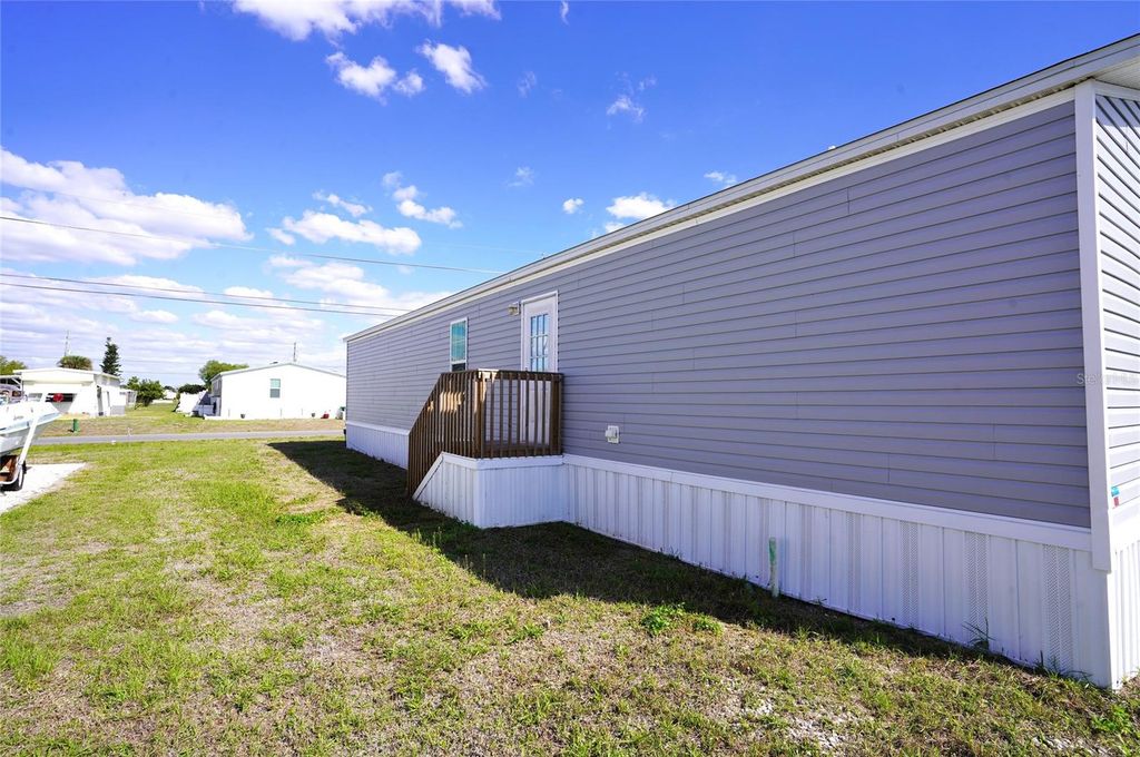 Image 5 of property listing at 1276 SEAGULL DRIVE, Englewood, FL 34224