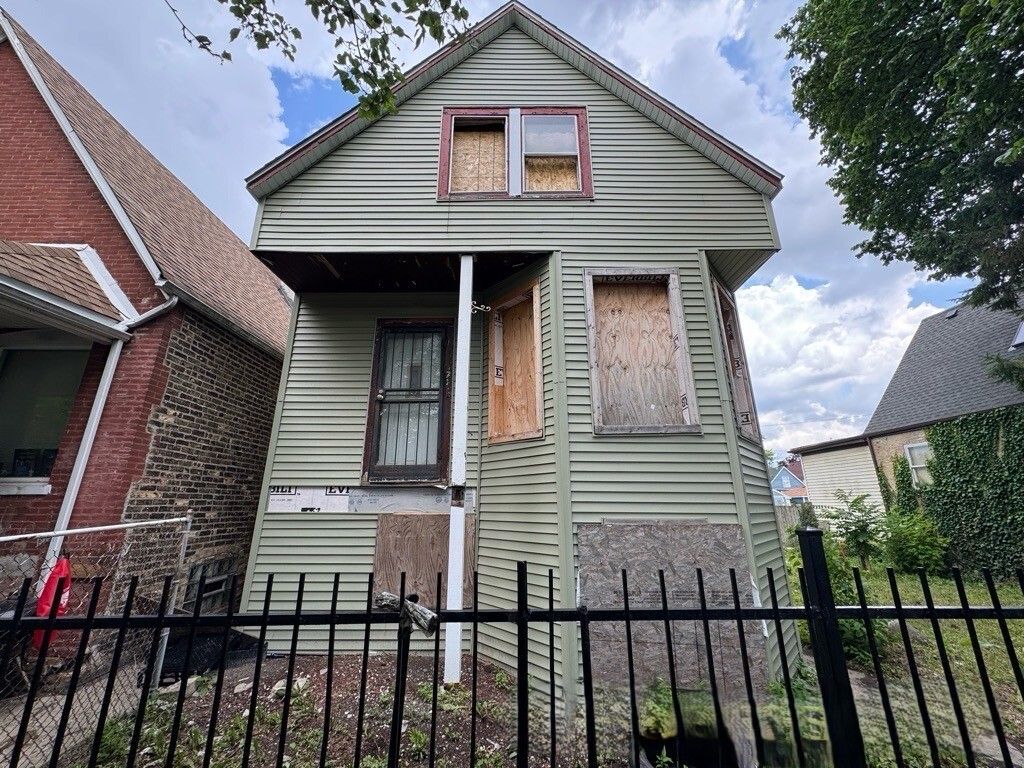 421 N Leclaire Avenue, Chicago, IL 60644