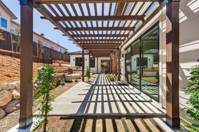 1700 Ridgeview Cir, Auburn, CA 95603