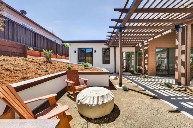 1700 Ridgeview Cir, Auburn, CA 95603