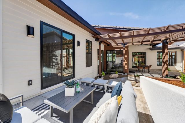 1700 Ridgeview Cir, Auburn, CA 95603