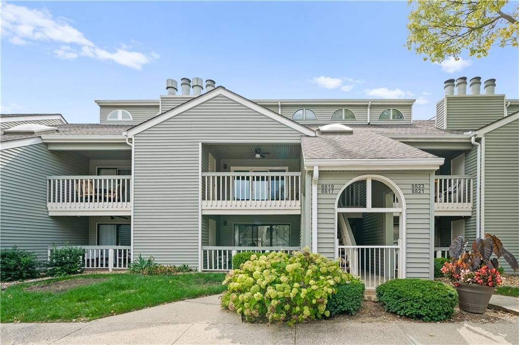 8819 W 106th Terrace, Overland Park, KS 66212