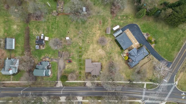 515 Maumee Street, Jonesville, MI 49250