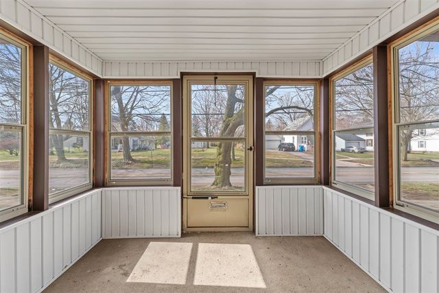 515 Maumee Street, Jonesville, MI 49250