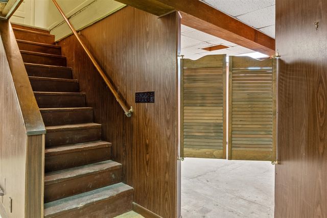 515 Maumee Street, Jonesville, MI 49250