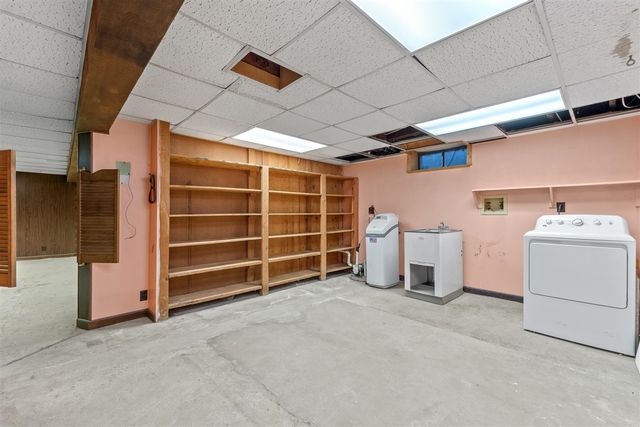 515 Maumee Street, Jonesville, MI 49250