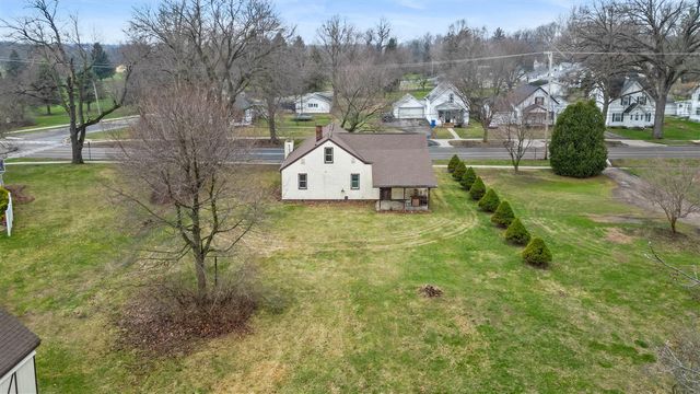 515 Maumee Street, Jonesville, MI 49250