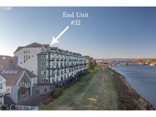 905 N HARBOUR Dr 32, Portland, OR 97217