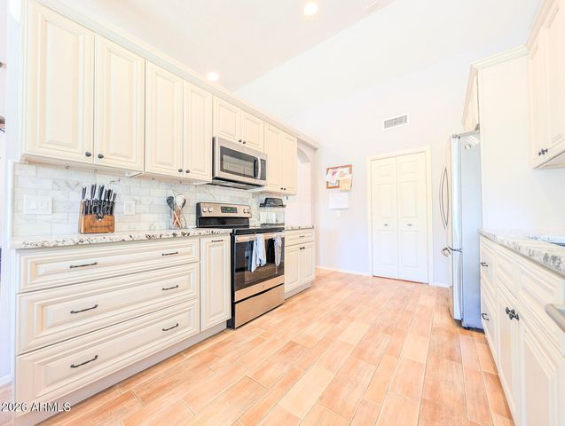 3556 E UTOPIA Road, Phoenix, AZ 85050