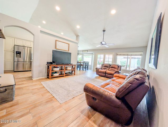 3556 E UTOPIA Road, Phoenix, AZ 85050