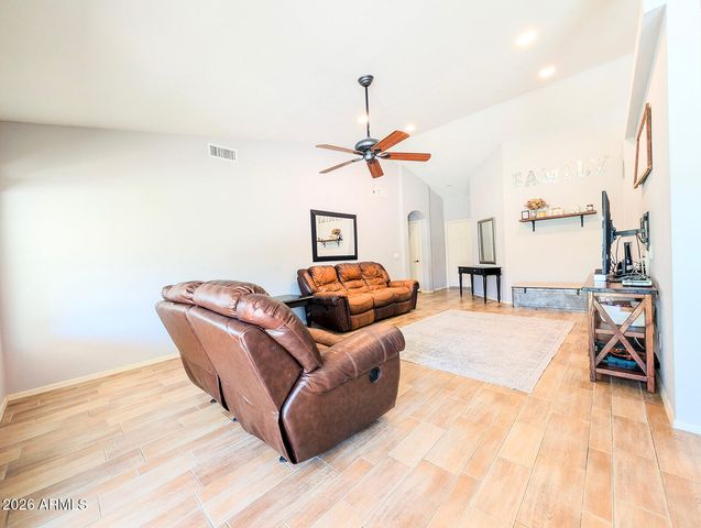 3556 E UTOPIA Road, Phoenix, AZ 85050