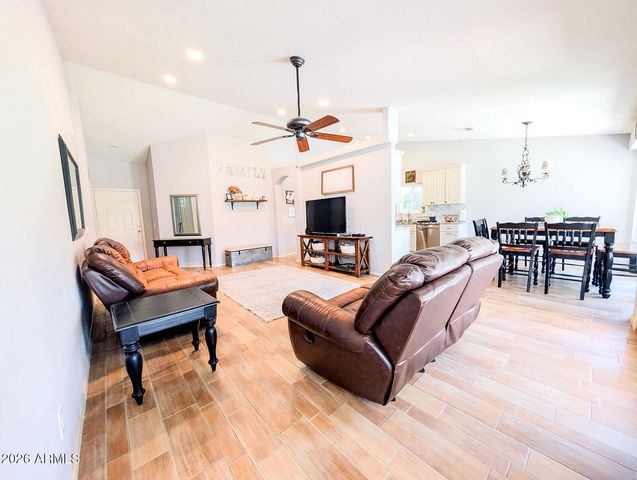 3556 E UTOPIA Road, Phoenix, AZ 85050