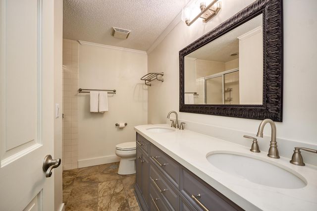 11472 Mount Curve Road, Eden Prairie, MN 55347