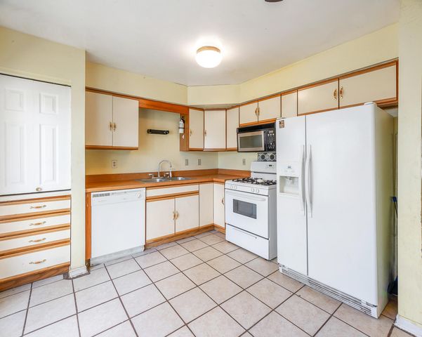 6089 Maryland Street, Merrillville, IN 46410