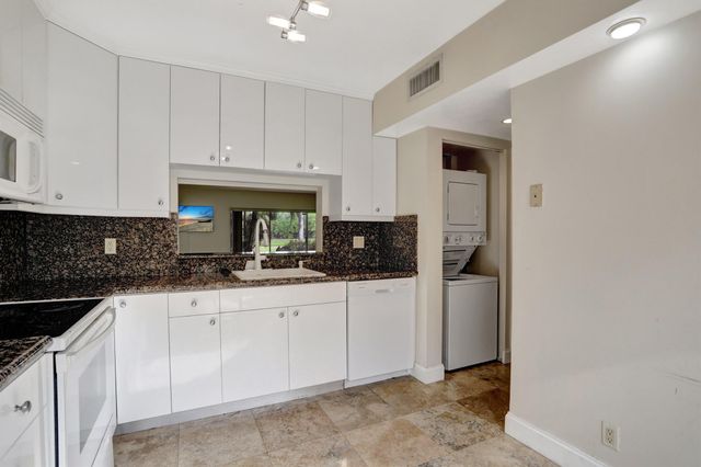 3083 N Palm Aire Drive 3083, Pompano Beach, FL 33069