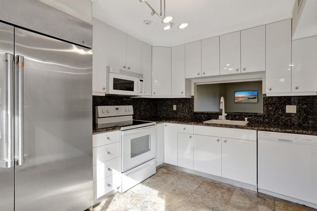 3083 N Palm Aire Drive 3083, Pompano Beach, FL 33069