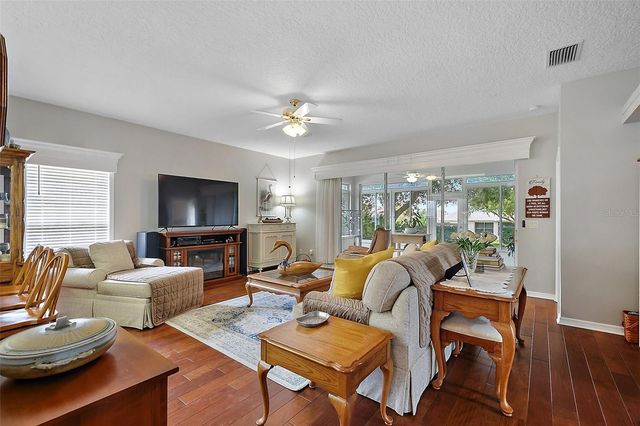 3584 TROPICAL SEAS LOOP, Tavares, FL 32778