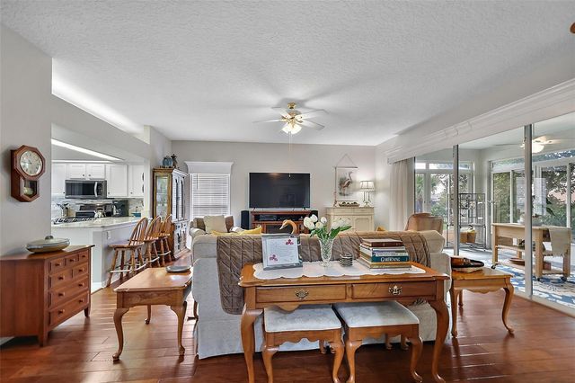 3584 TROPICAL SEAS LOOP, Tavares, FL 32778