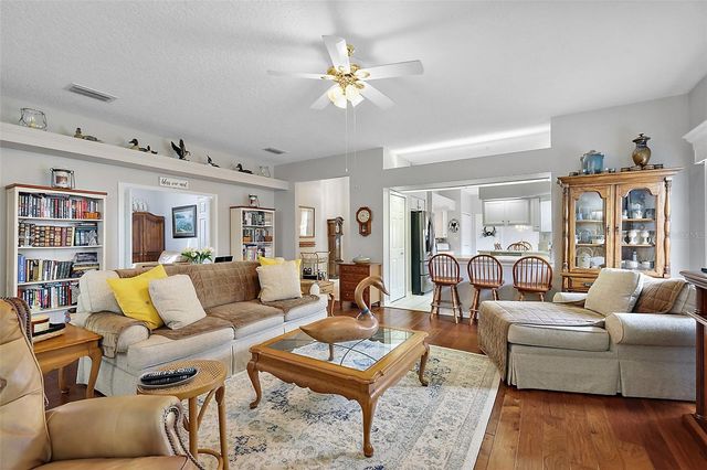 3584 TROPICAL SEAS LOOP, Tavares, FL 32778