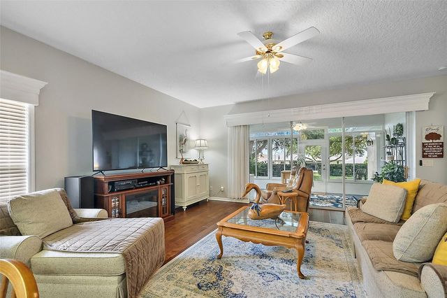 3584 TROPICAL SEAS LOOP, Tavares, FL 32778