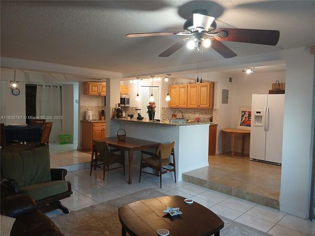 3750 Inverrary Dr 1Z, Lauderhill, FL 33319