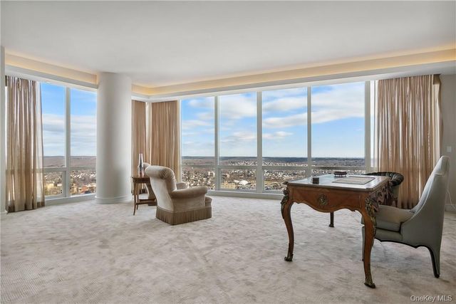 5 Renaissance Square PH40C, White Plains, NY 10601