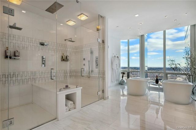5 Renaissance Square PH40C, White Plains, NY 10601
