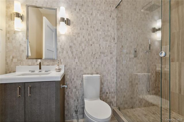 5 Renaissance Square PH40C, White Plains, NY 10601