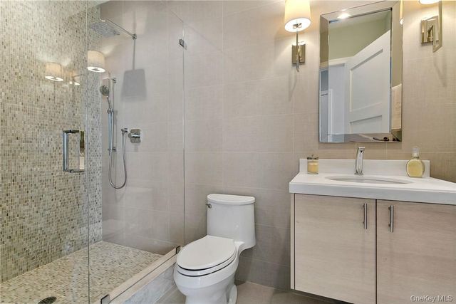 5 Renaissance Square PH40C, White Plains, NY 10601