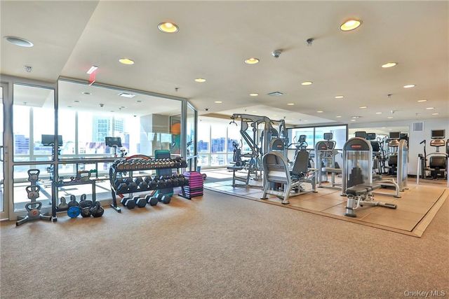 5 Renaissance Square PH40C, White Plains, NY 10601