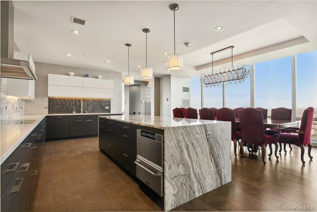 5 Renaissance Square PH40C, White Plains, NY 10601