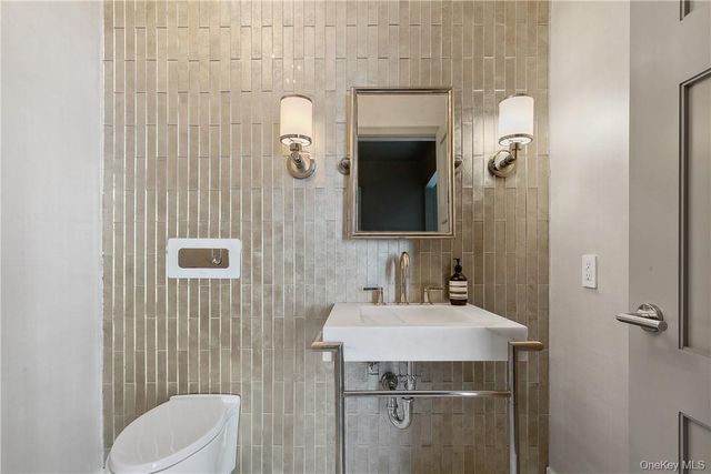 5 Renaissance Square PH40C, White Plains, NY 10601