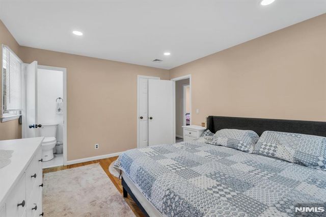 33 Oak Avenue, Pequannock Township, NJ 07440