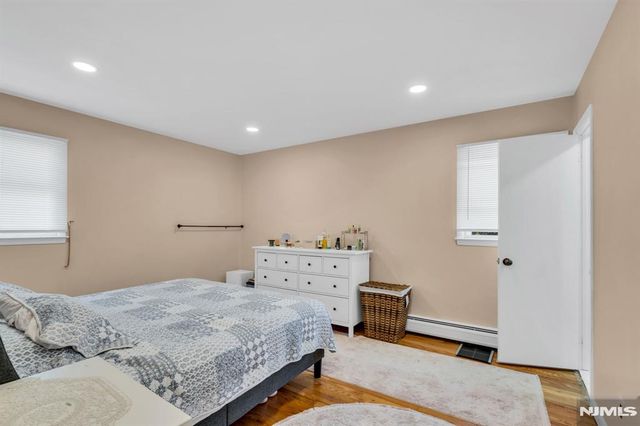 33 Oak Avenue, Pequannock Township, NJ 07440