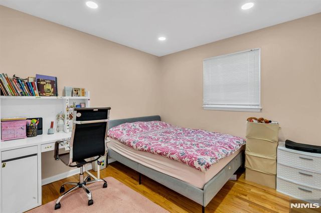 33 Oak Avenue, Pequannock Township, NJ 07440