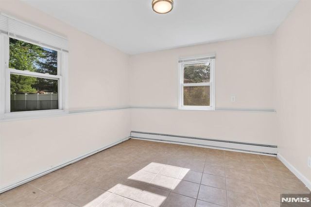 33 Oak Avenue, Pequannock Township, NJ 07440