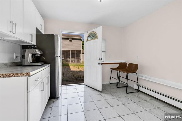 33 Oak Avenue, Pequannock Township, NJ 07440