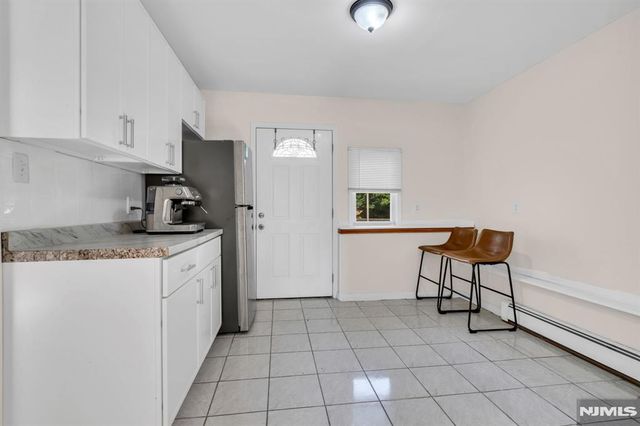 33 Oak Avenue, Pequannock Township, NJ 07440