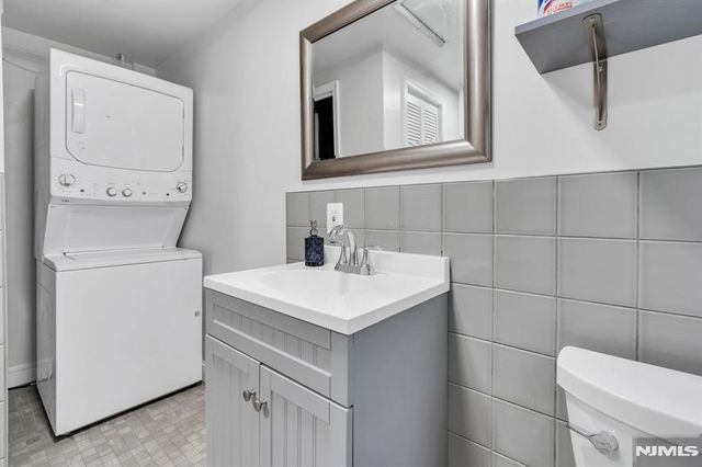 33 Oak Avenue, Pequannock Township, NJ 07440