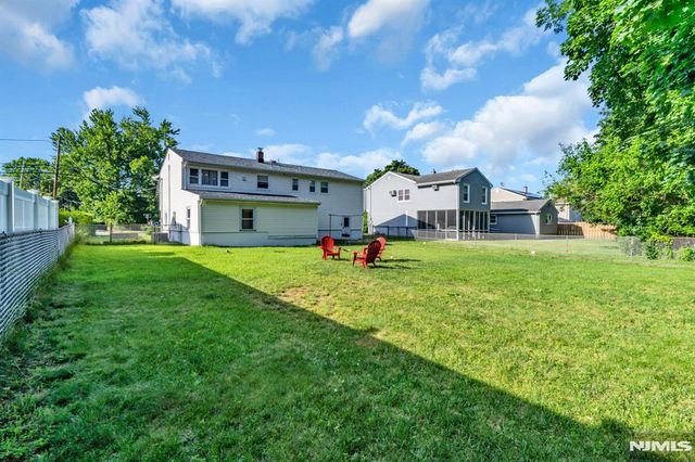33 Oak Avenue, Pequannock Township, NJ 07440